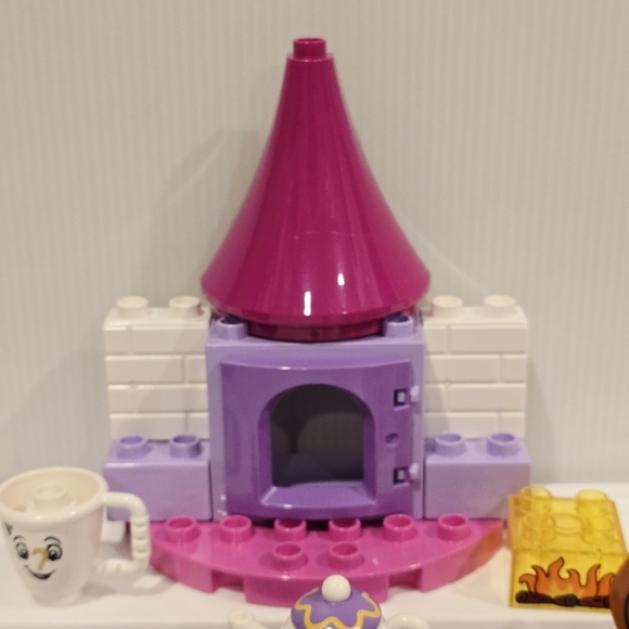 Lego DUPLO Disney Princess Belles Tea Party 10877 Beauty and the Beast with Elsa - Picture 3 of 14